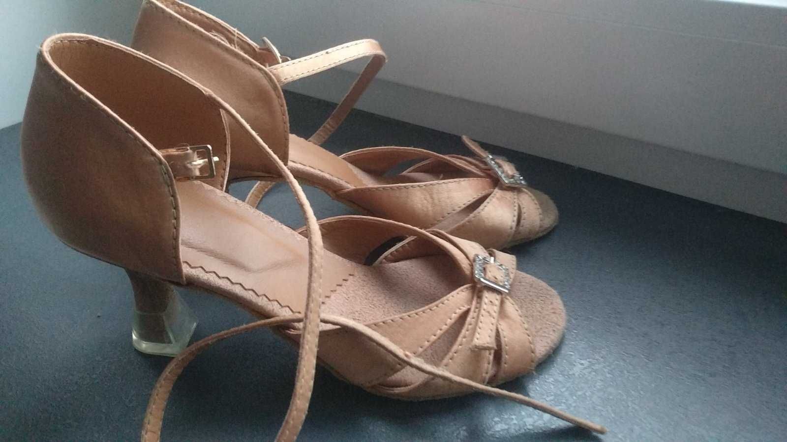 Туфли для бальных танцев Латина. Кожа мягкие. 21,5 см Каблук тонкий