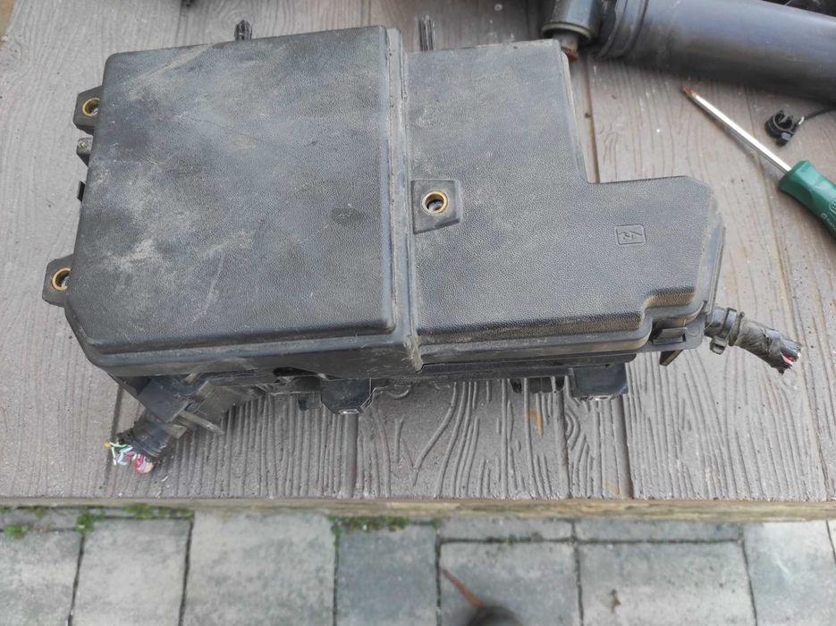 sprzedam obudowę bezpieczników renault scenic 1.7 dci bsi bezpieczniki