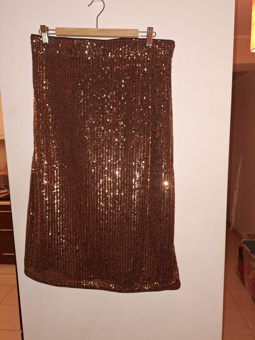 Sprzedam nową spódnicę midi cekinową r. M
