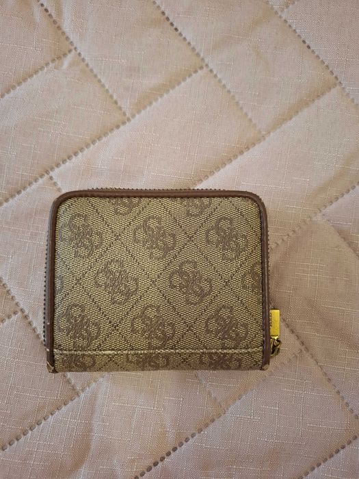 Carteira Guess como nova