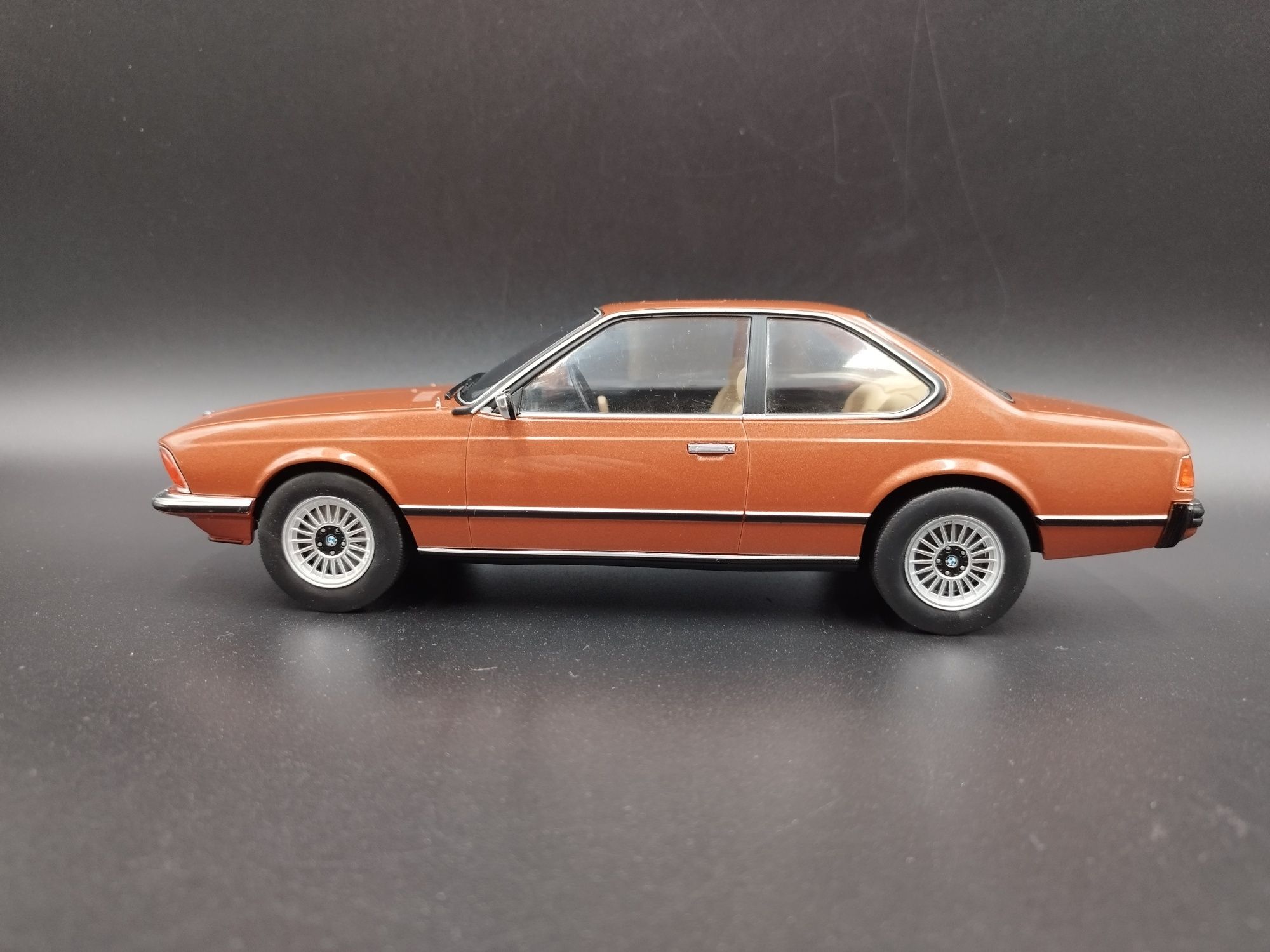 1:18 MCG 1976 BMW 633 E24 model nowy brązowy