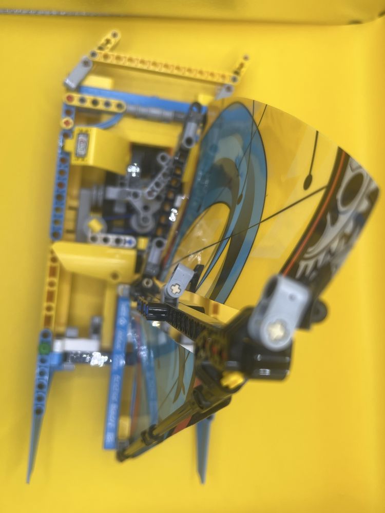 Lego Technic 42074 - Jacht Wyscigowy
