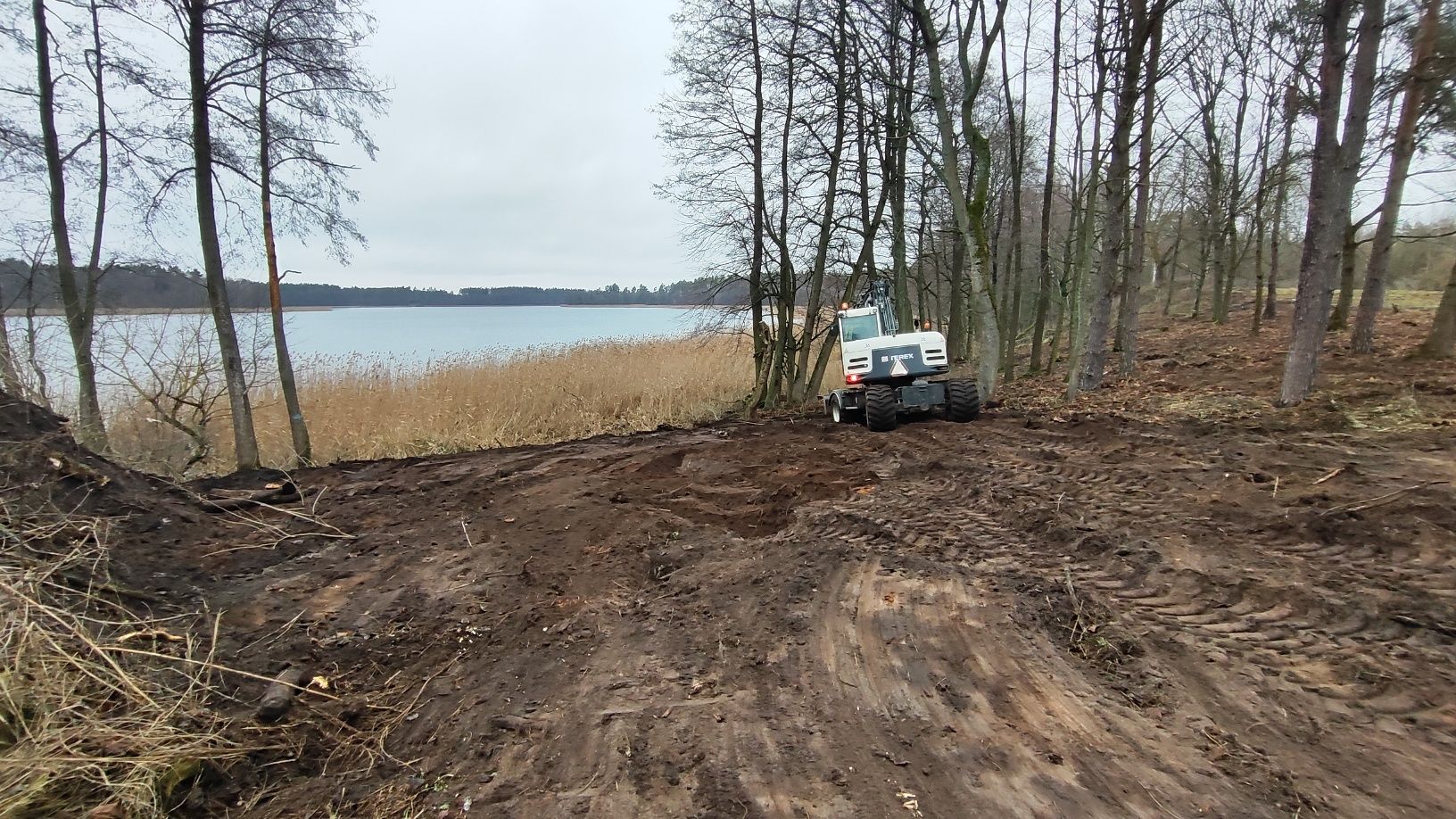 Usługi koparką kołową - roboty ziemne, wykopy, prace ziemne, niwelacje