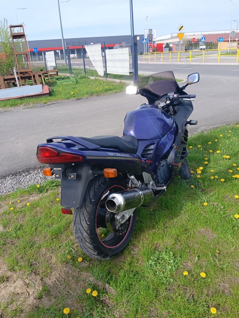 Motocykl Suzuki RF 900 R