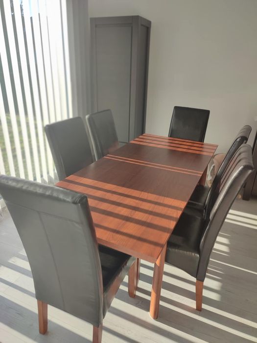 Stół drewniany i 6 krzeseł