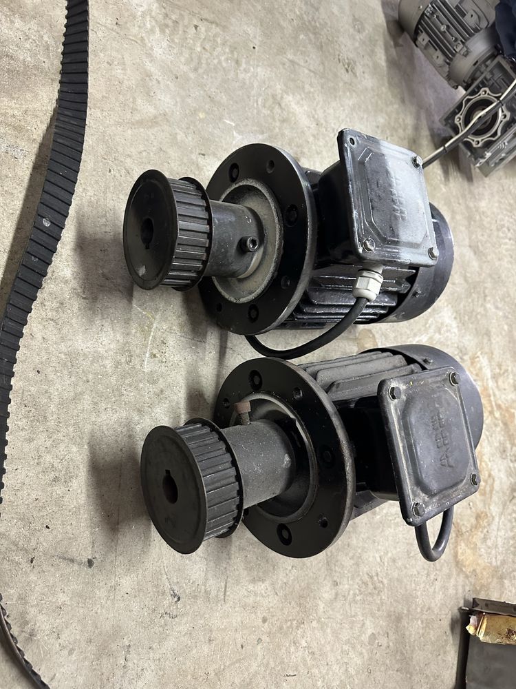motor elétrico trifásico com Rolamento  2.0cv