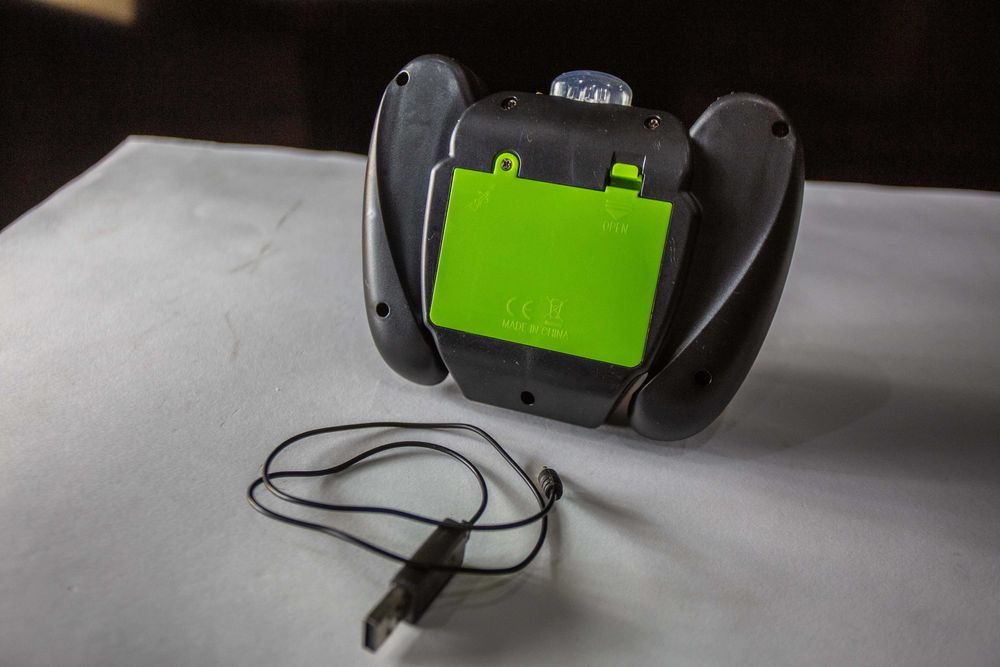 CARRINHO flutuante e cola na parede 2€