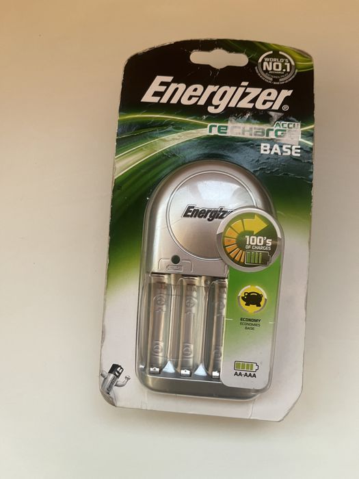 Зарядка Energizer на 4 батарейки Новая