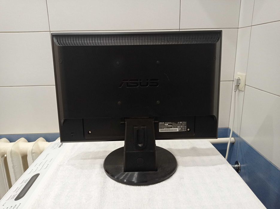 Монитор Asus 19 дюймов.
