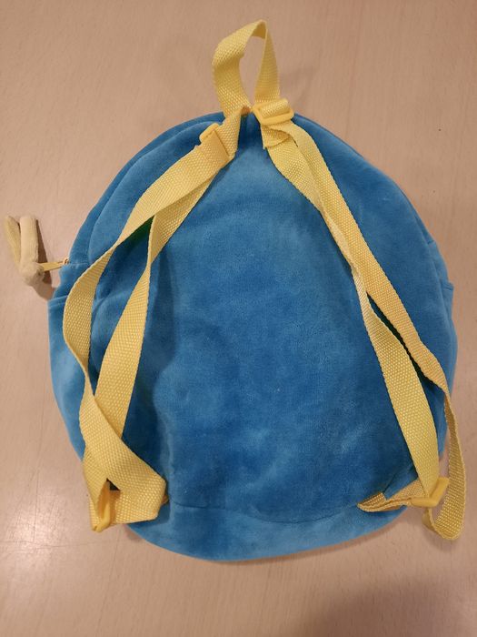Mochila azul e amarelo