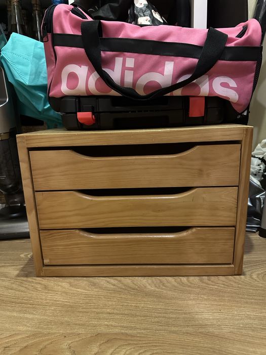 Conjunto de dois moveis  com 5 gavetas
