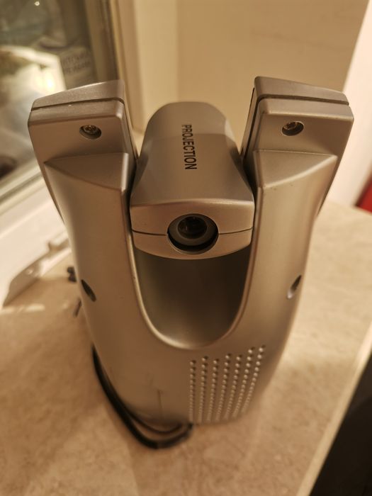 Clatronic MRC 665 P радіо-годинник із функцією проєкції часу.