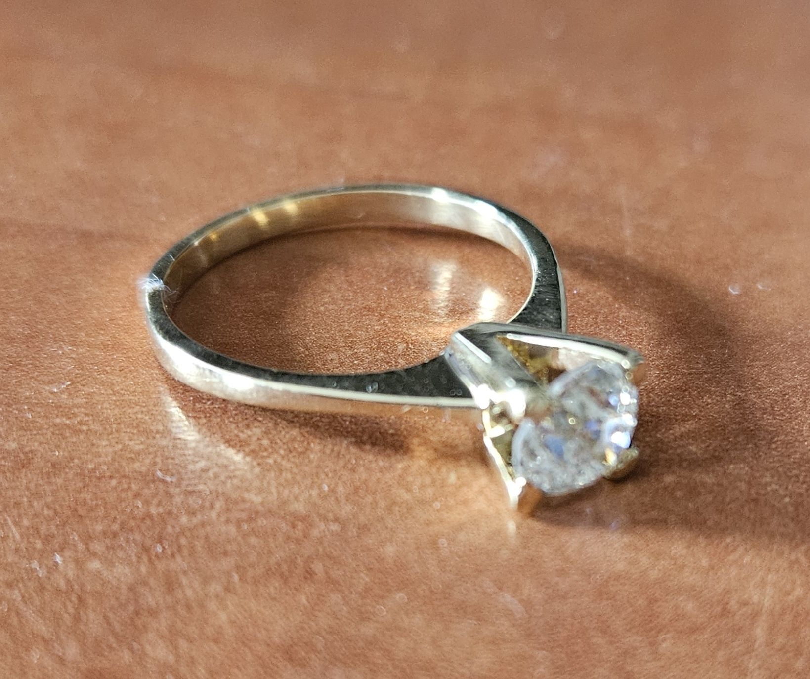 Pierścionek zaręczynowy 18k z diamentem naturalnym 0,99 ct,  G-H, VVS2
