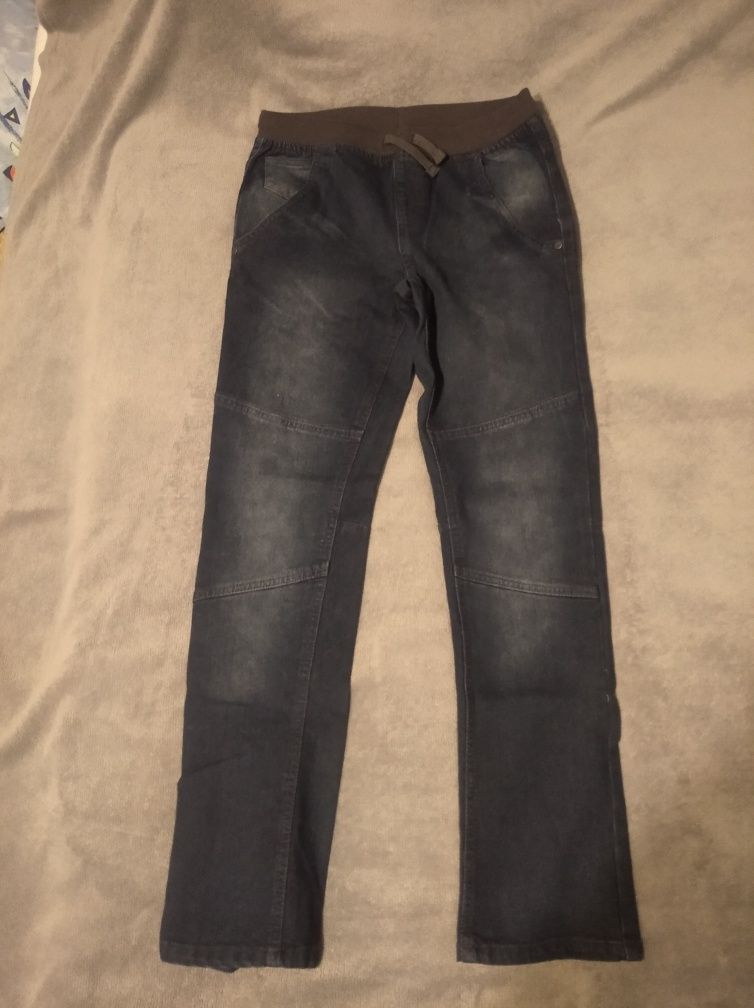 Nowe spodnie jeansowe na gumie 152-158