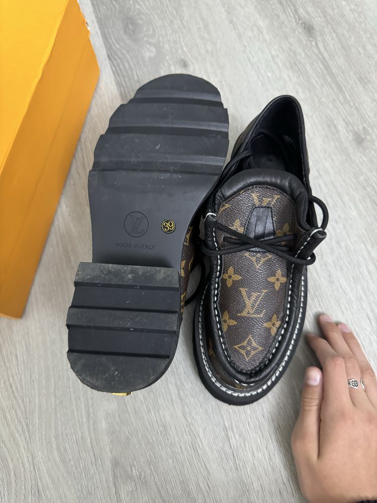 Продам Louis Vuitton Beaubourg Platform Derby