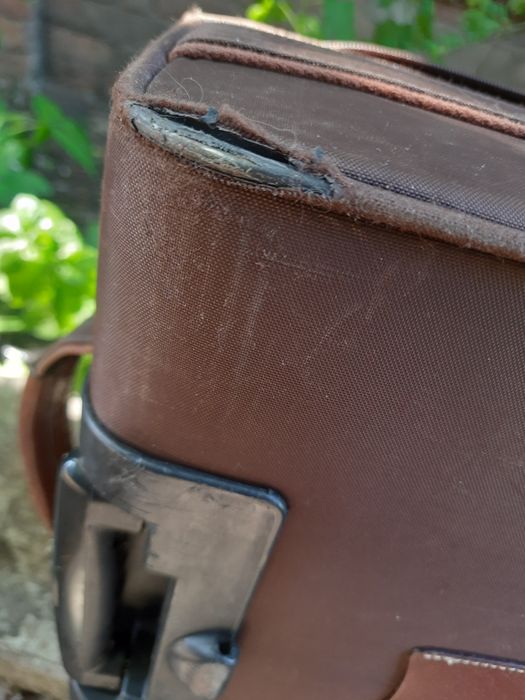 Два валізи чемодана середнього розміру б/в