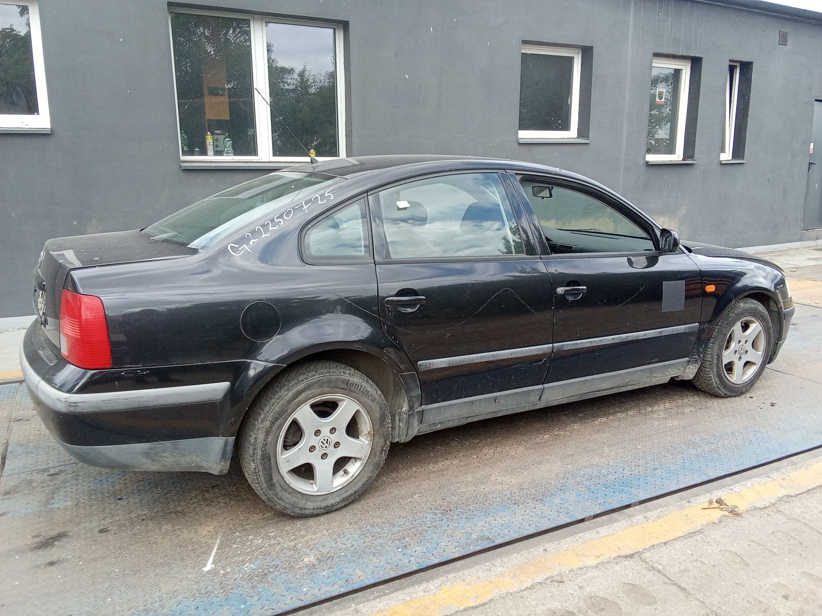 Passat B5 1,6 benzyna części