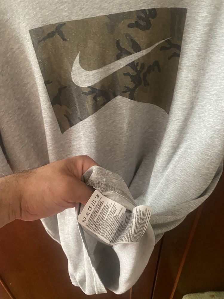 Народам фирменную футболку Nike