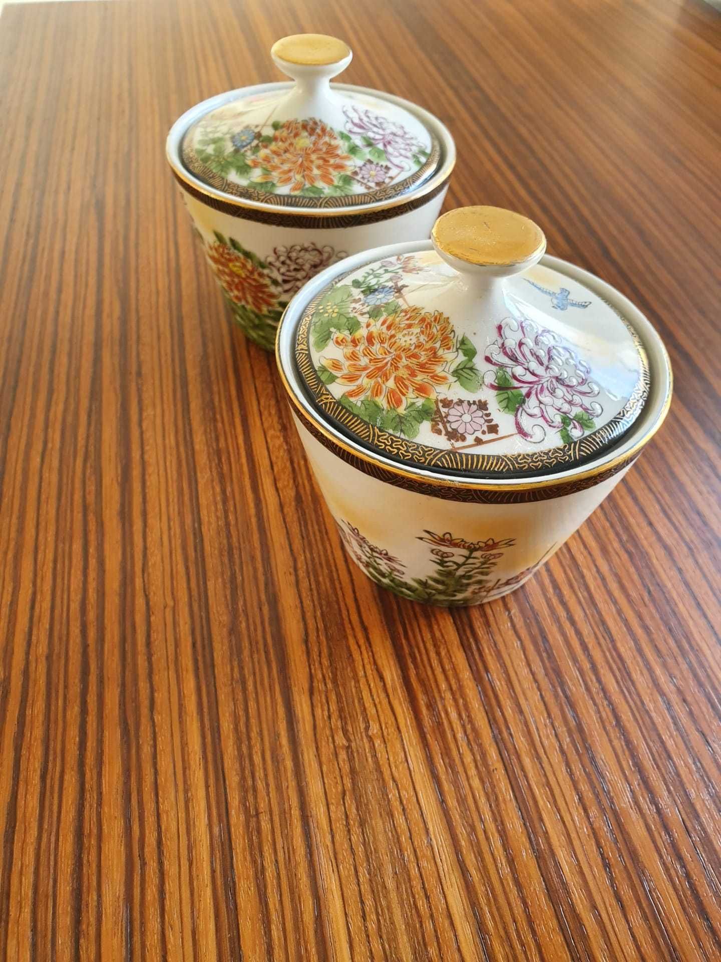 Frascos com tampa de porcelana pintada, Fabricado no Japão.