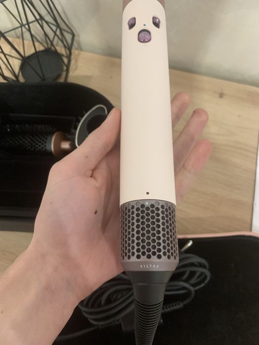 Стайлер Dyson в ідеалі