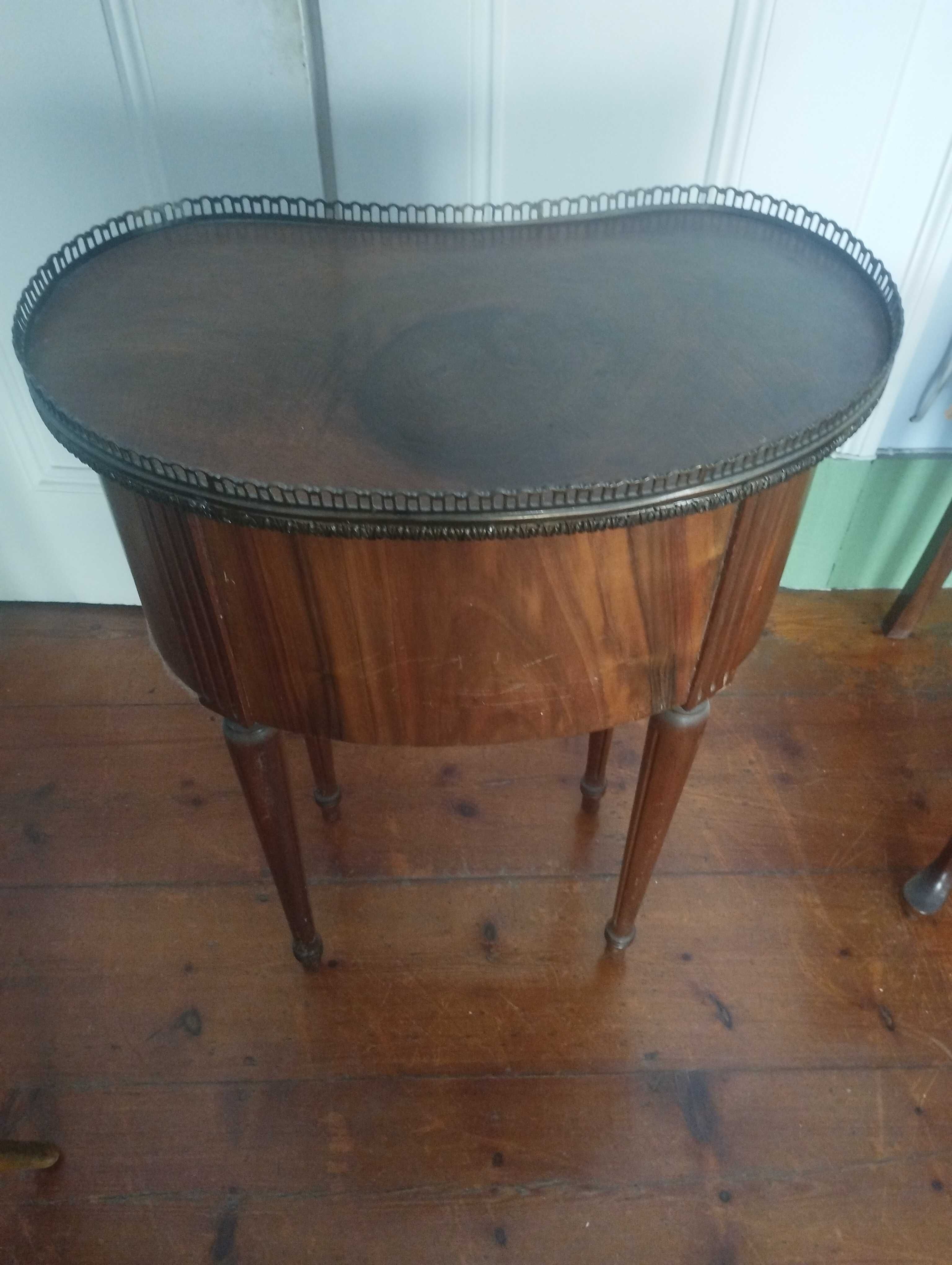 Mesa de Apoio Vintage - Modelo: Feijão