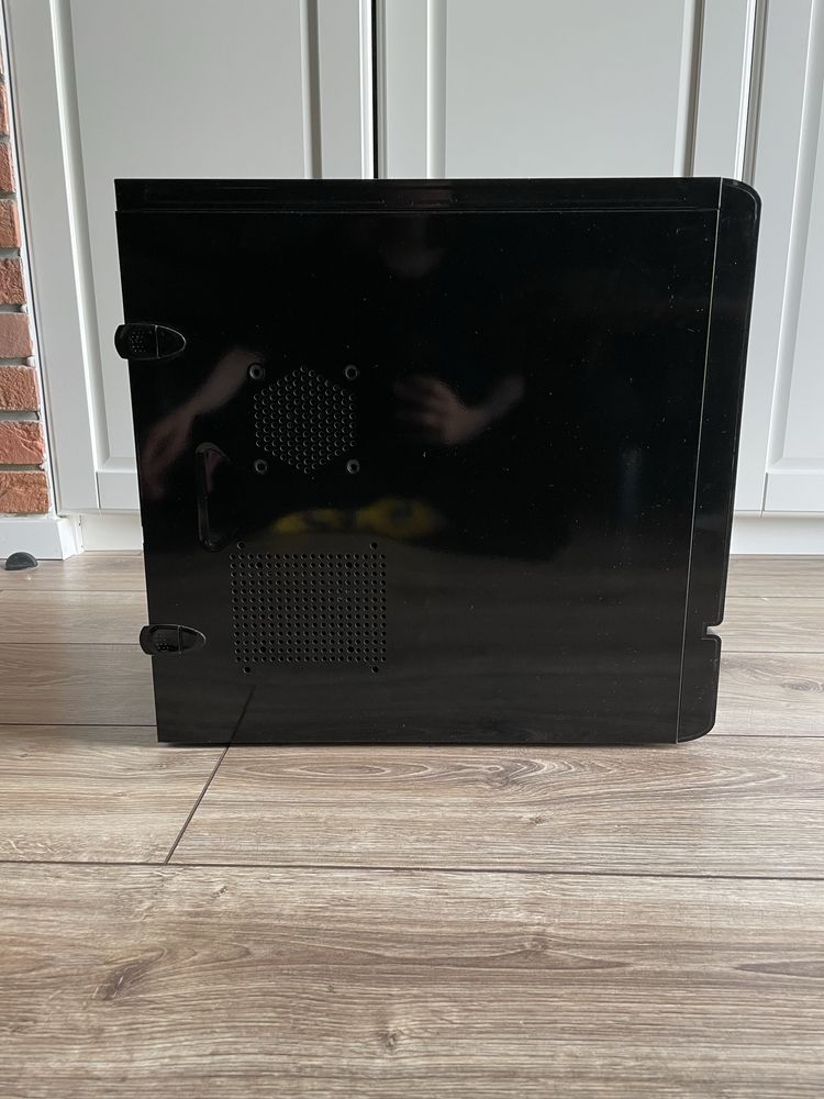 Komputer stacjonarny i7 / SSD / 8 GB RAM – gotowy do pracy