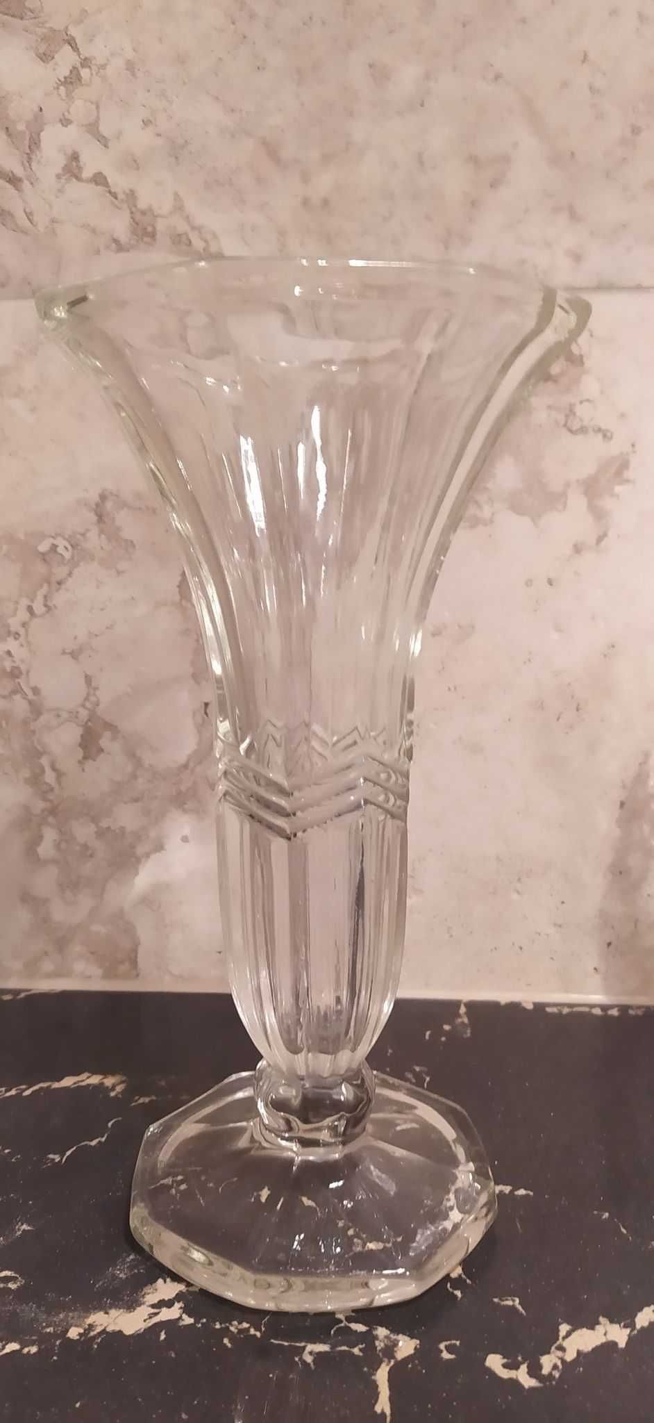 Zawiercie, wazon na stopie w stylu Art Deco