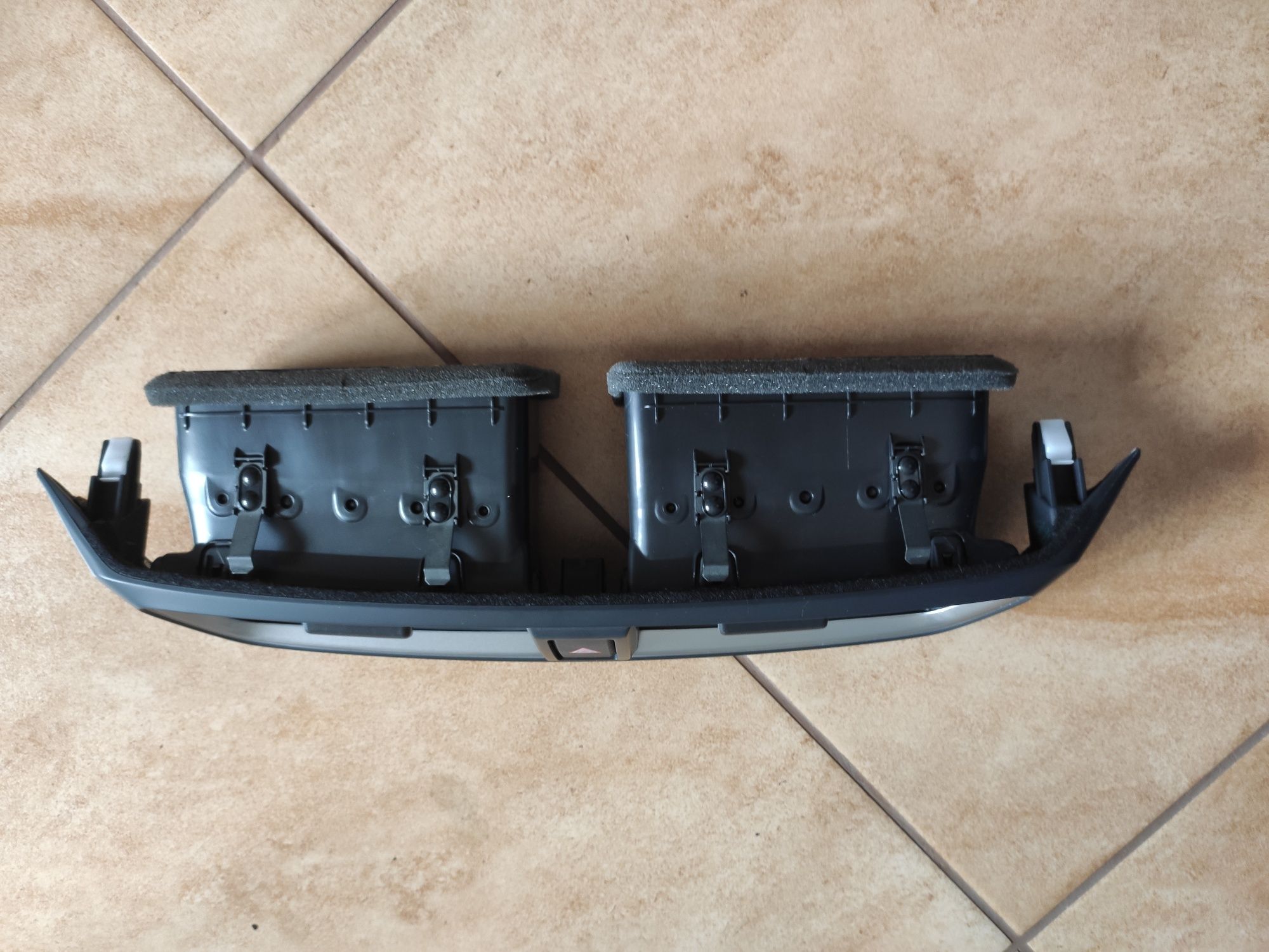 Honda CR-V 5 Kratka nawiewu środkowa