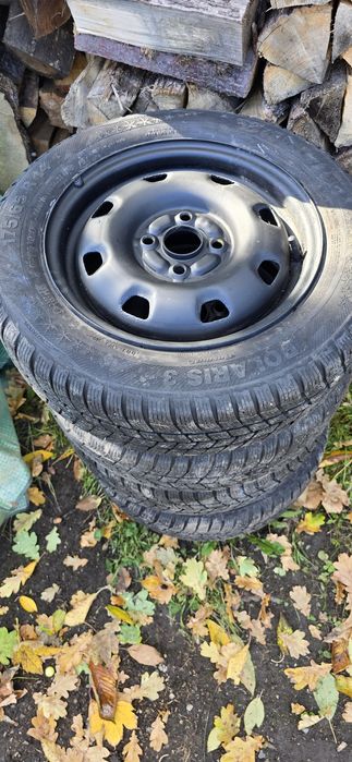 Sprzedam stalowe felgi 14 " z oponami zimowymi.