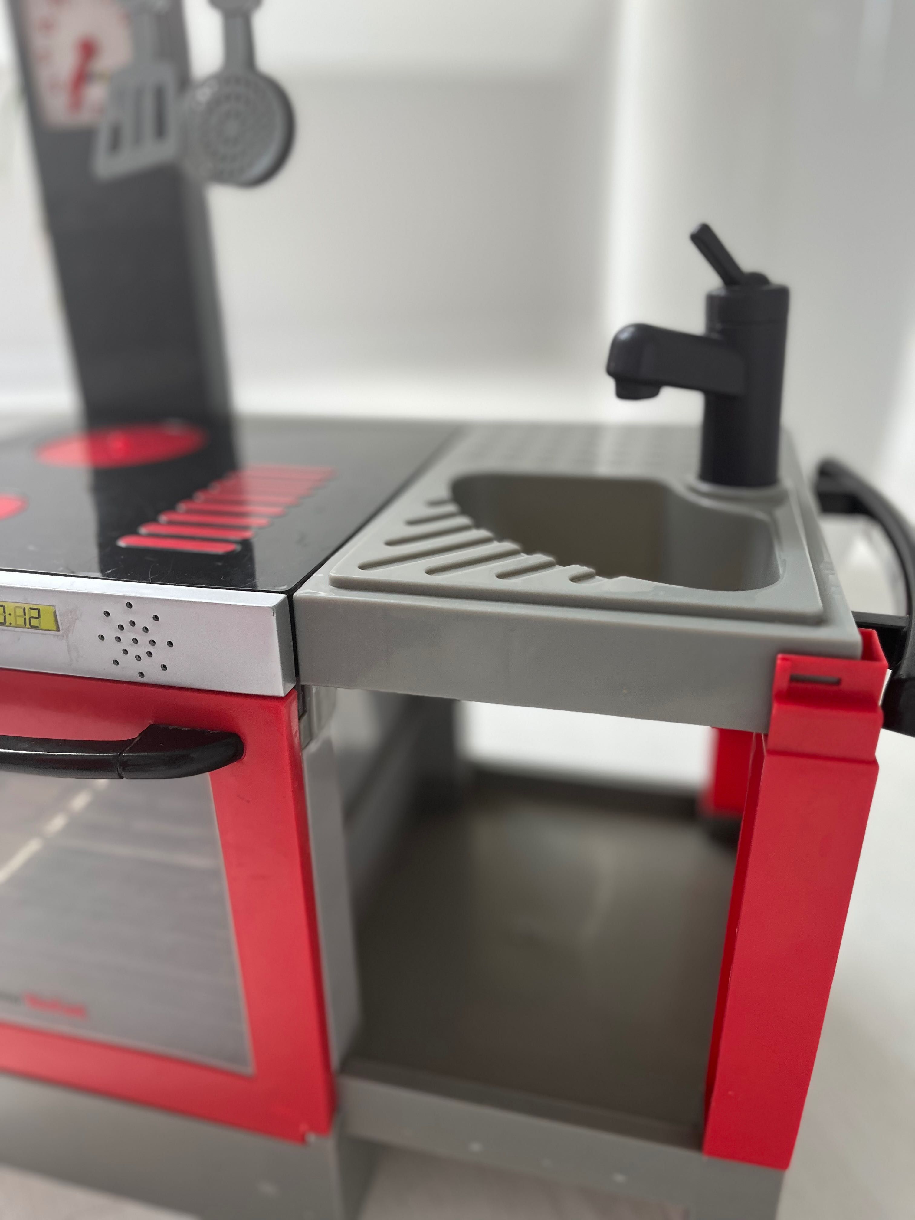 Kuchnia dziecięca Smoby mini Tefal. Posiada światełka i wydaje dźwięk.