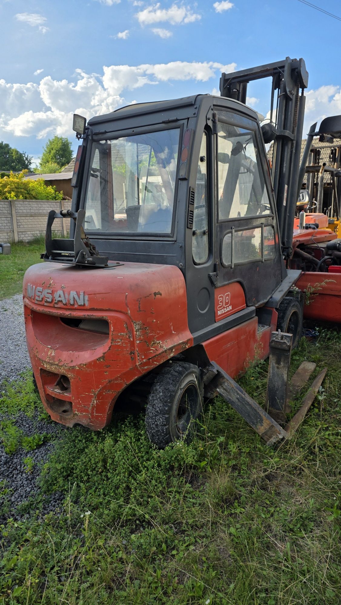 Wózek widłowy nissan 3T