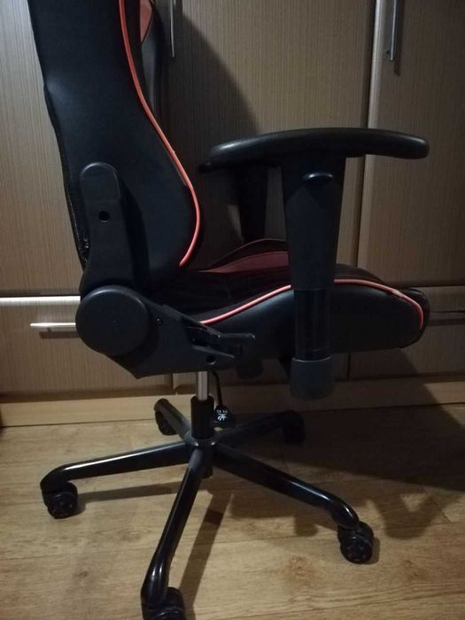 Ігрове крісло VR RACER