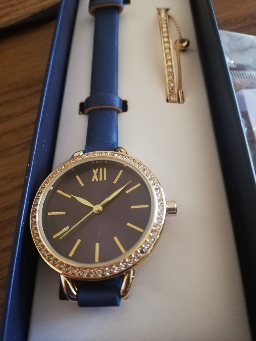 Nowy zegarek damski z bransoletką Avon plus Gratisy