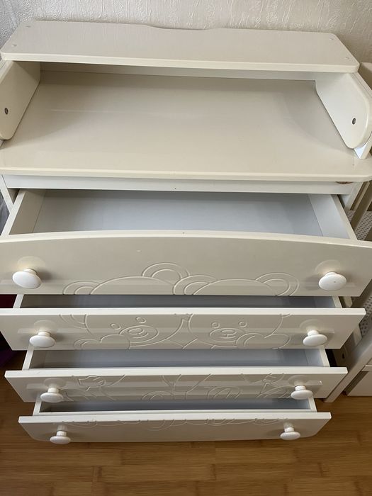 Дитяче ліжечко,комод-пеленатор.