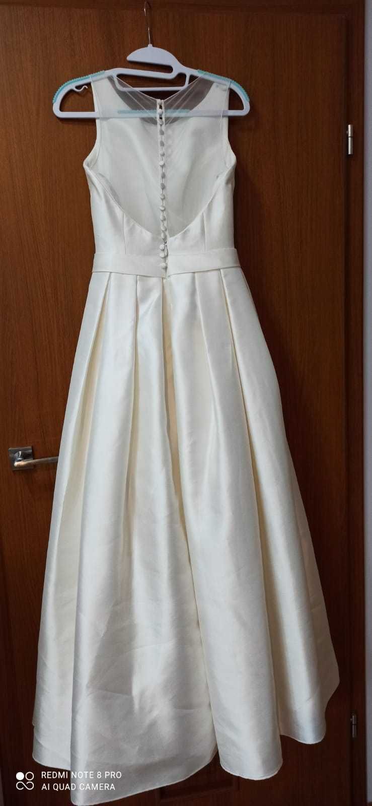 Suknia ślubna z welonem