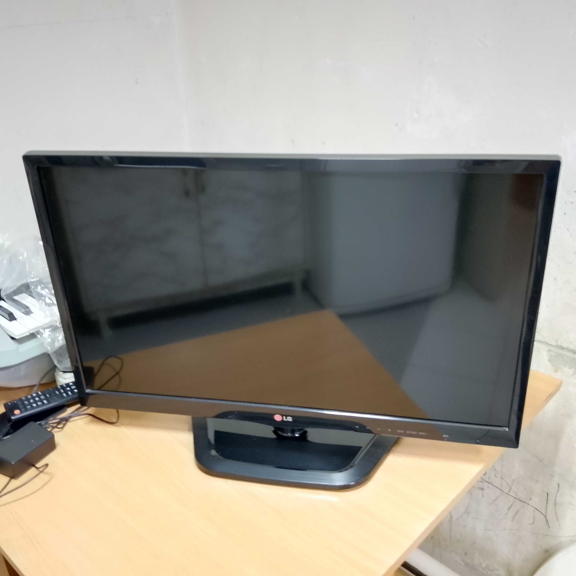 LED телевизор LG 28MN30D.