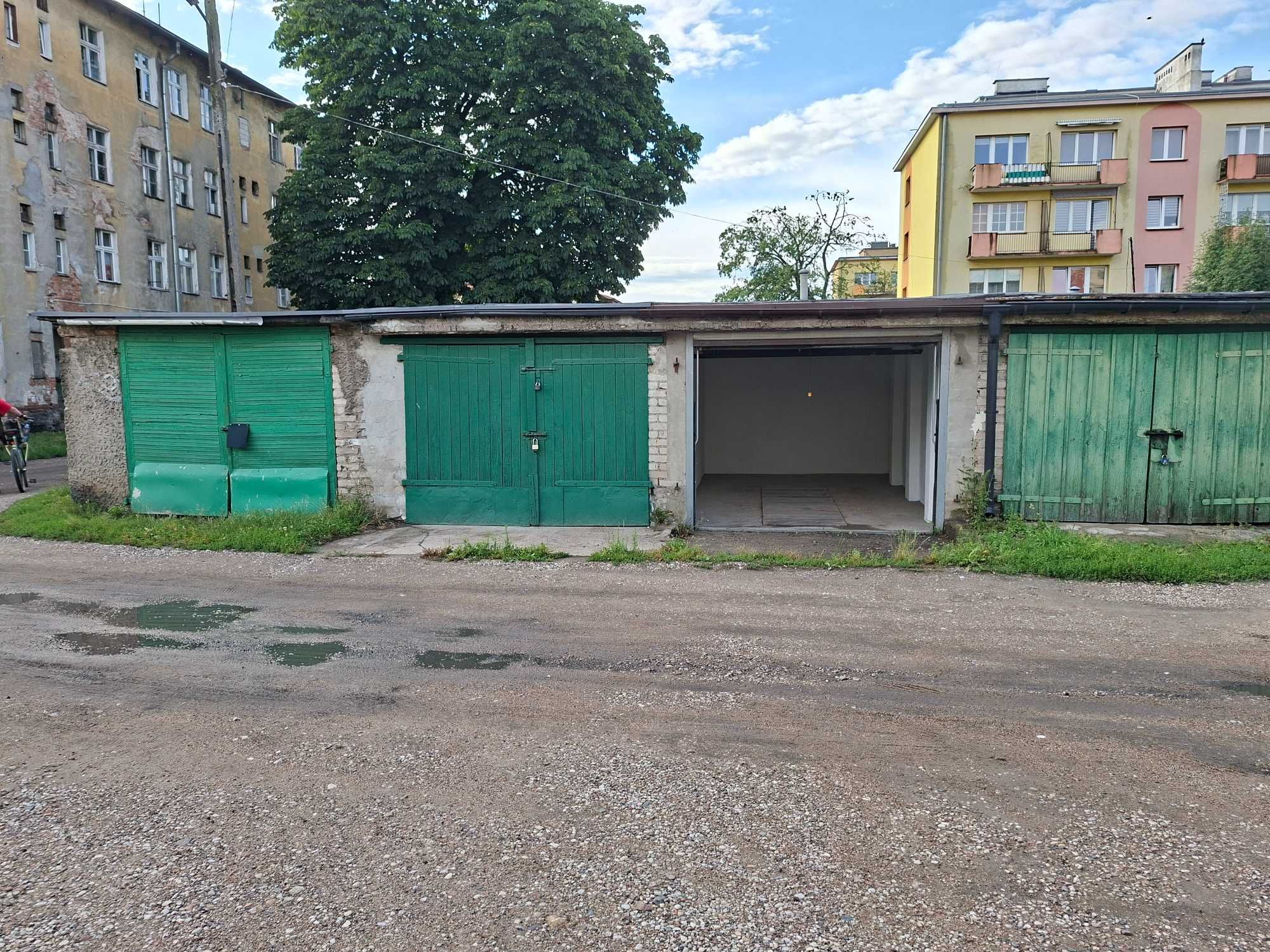 Garaż ul.Armii Krajowej