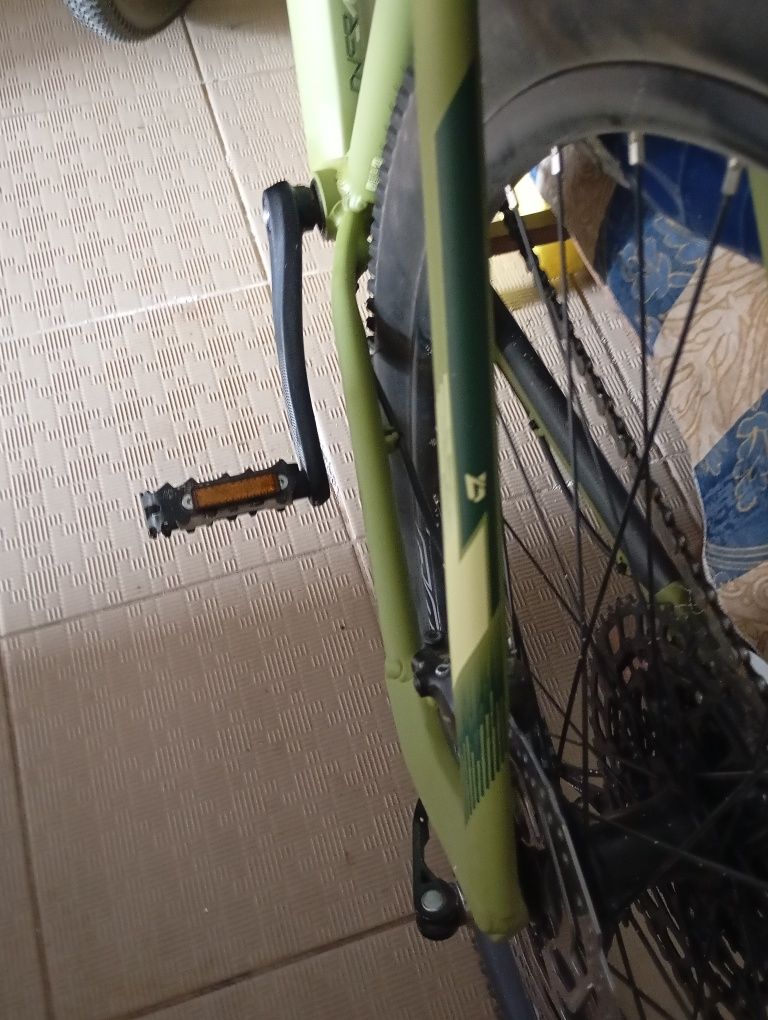 Bicicleta BTT roda 29+ equipamento ( penso que tem garantia)