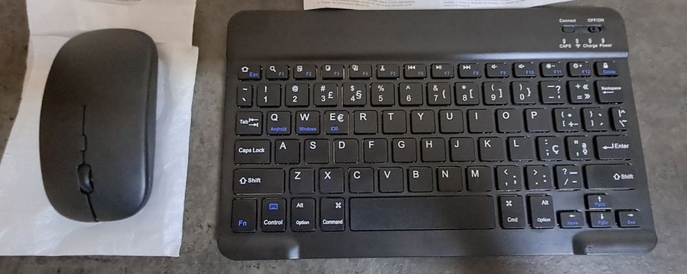 Teclado e mouse sem fio Bluetooth Novo, nunca foi usado.