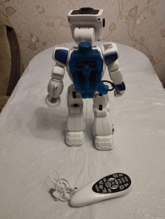 Продам робота на пульті керування