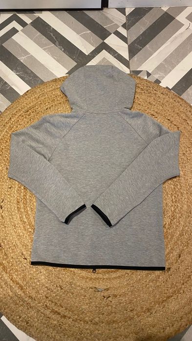 Nike Tech Fleece Cinzento