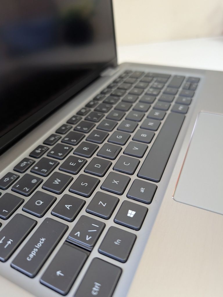 Сучасний Ноутбук Dell Latitude 9520/i7-1185G7/16GB/512GB/FHD/IPS/15.6