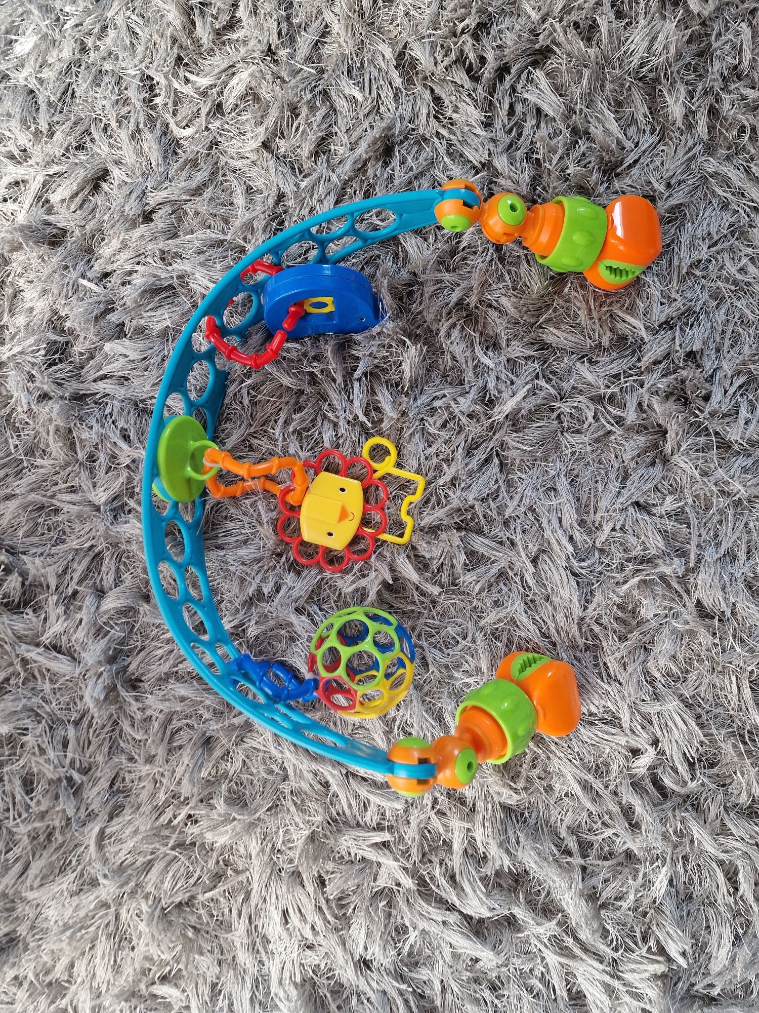 Mata edukacyjna Fisher Price i pałąk do wózka Oball