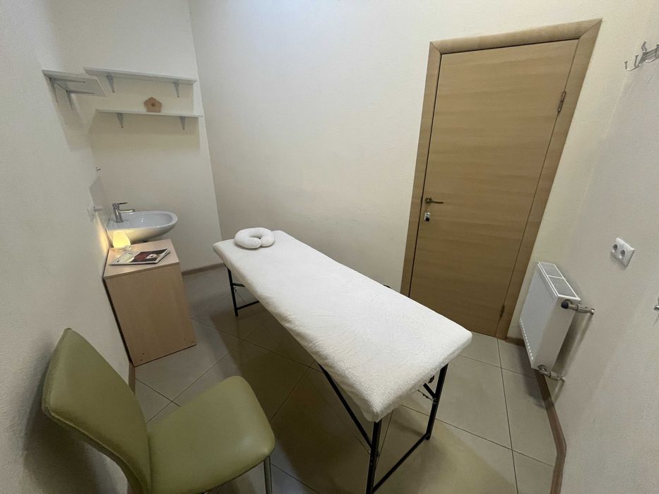 Кабінет з душем у салоні на Набережній Перемоги погодинно/по днях