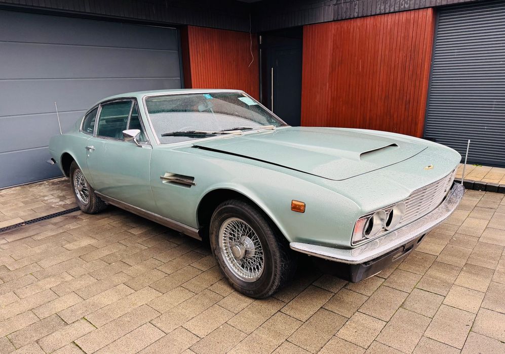 Aston Martin DBS DBS 4.0 import Japonia James Bond