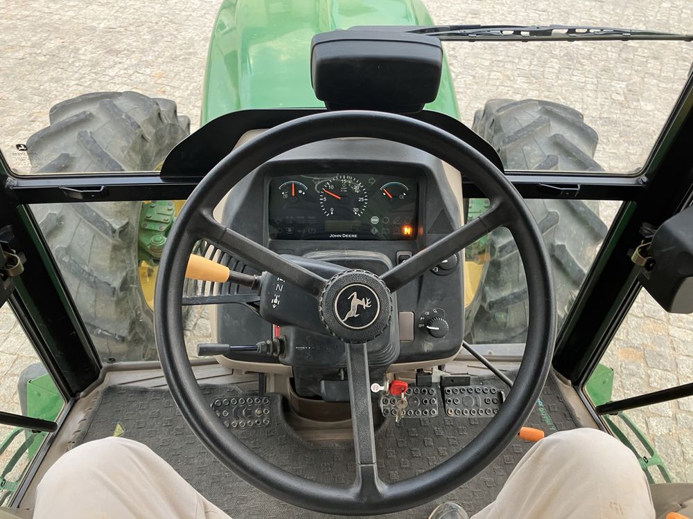 Tractor John Deere 5100M