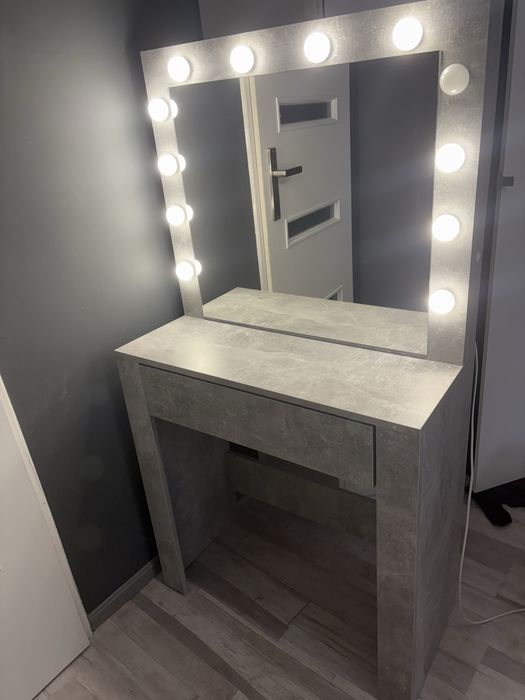 Szara toaletka używana