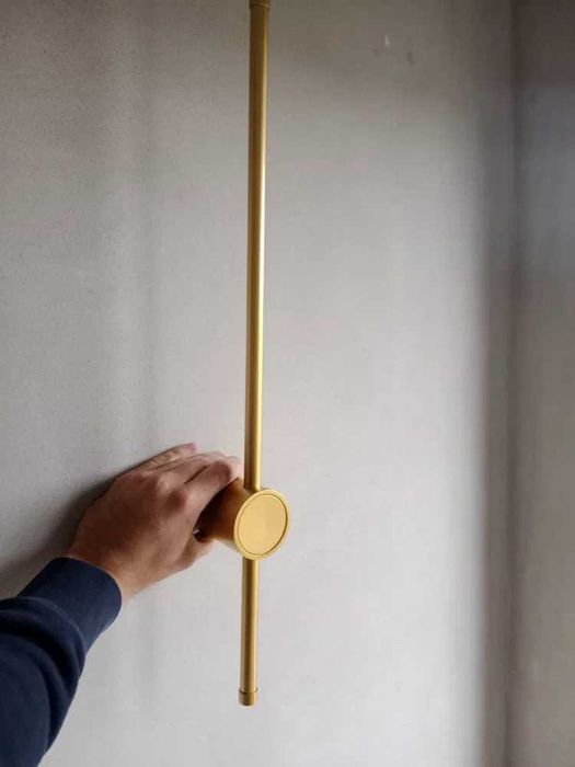 Złoty kinkiet LED 60/80 cm — elegancki design, 3 barwy światła