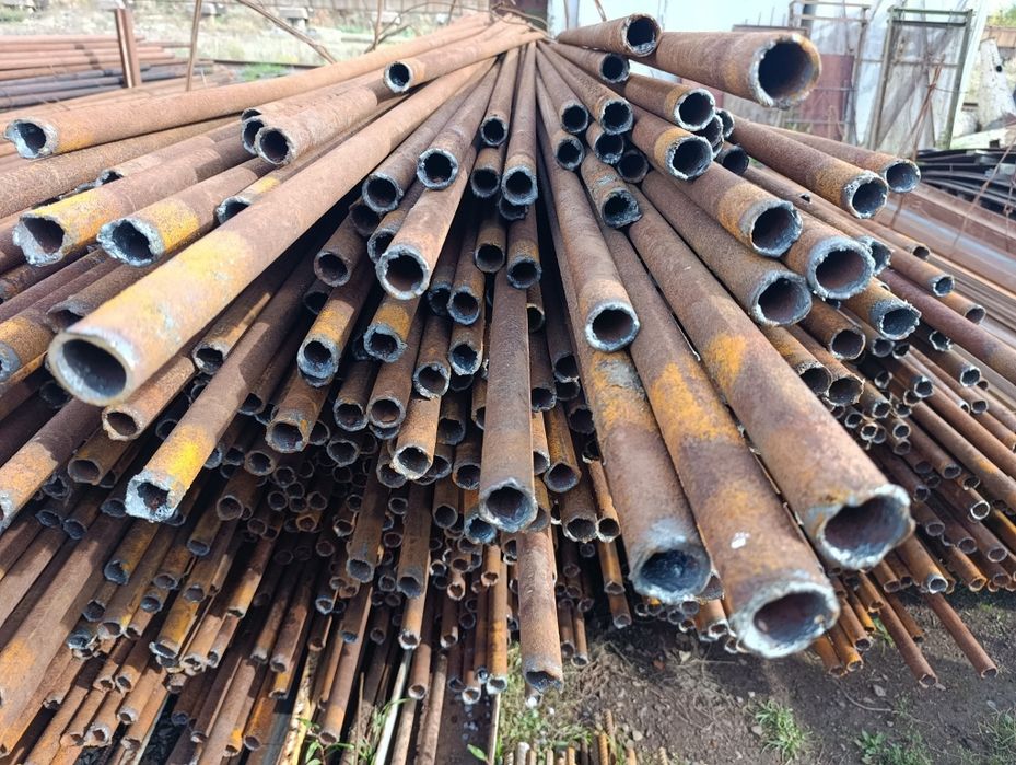 Труба металева .