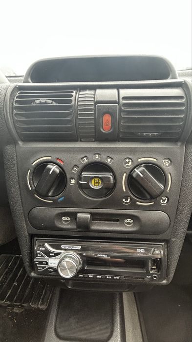 Opel Corsa 1.5 Isuzu 1999